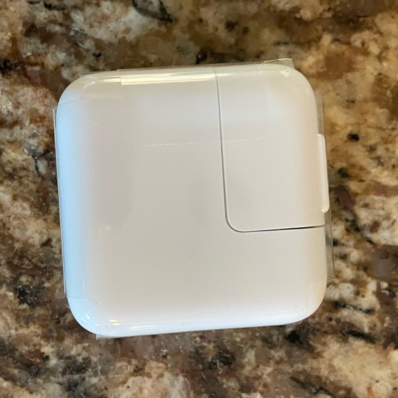 Apple 12W USB Power Adapter - Picture 5 of 6